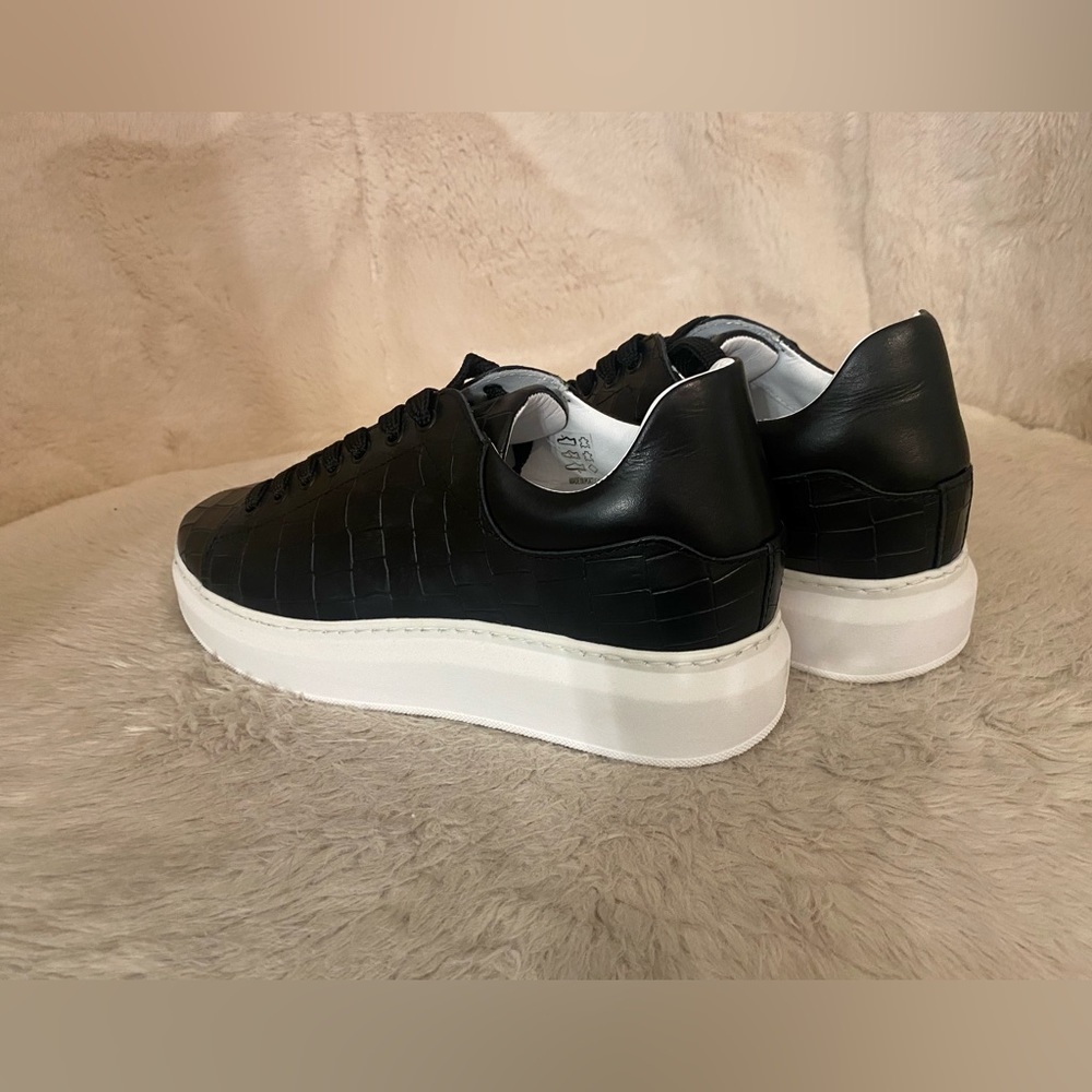 Never Worn - image 2